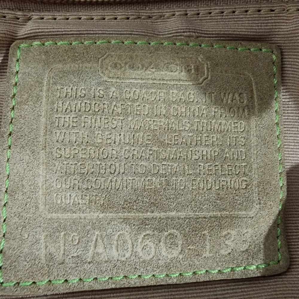 Coach Purse 👛 - Picture 9 of 16